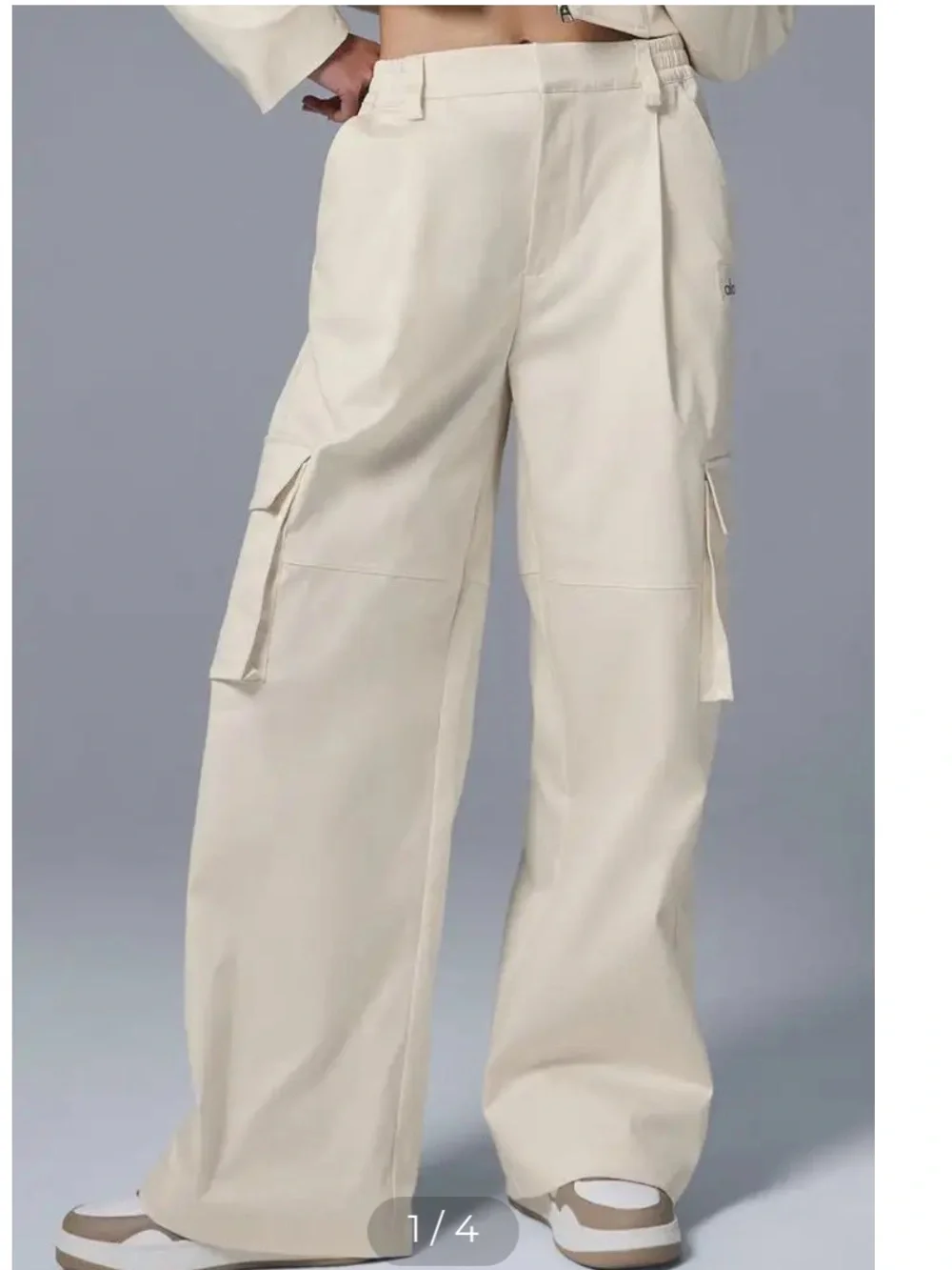 ALO Yoga Cream Wide-Leg Cargo Pants
